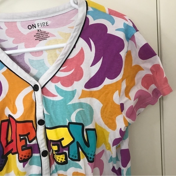 3/$15 on fire multi color queen logo baseball button down shirt - Picture 4 of 9